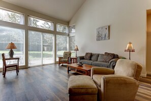 Smart TV, fireplace, DVD player
