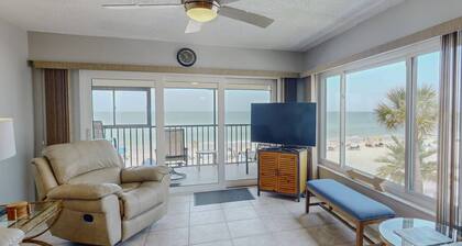 Corner Beachfront. Large Balcony. Pool. Hot Tub. Exceptional Location.