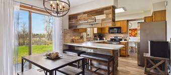 Spacious 4 BR with King Suite, 3 BA, 3 stall Garage, Game Rm, Prime Location