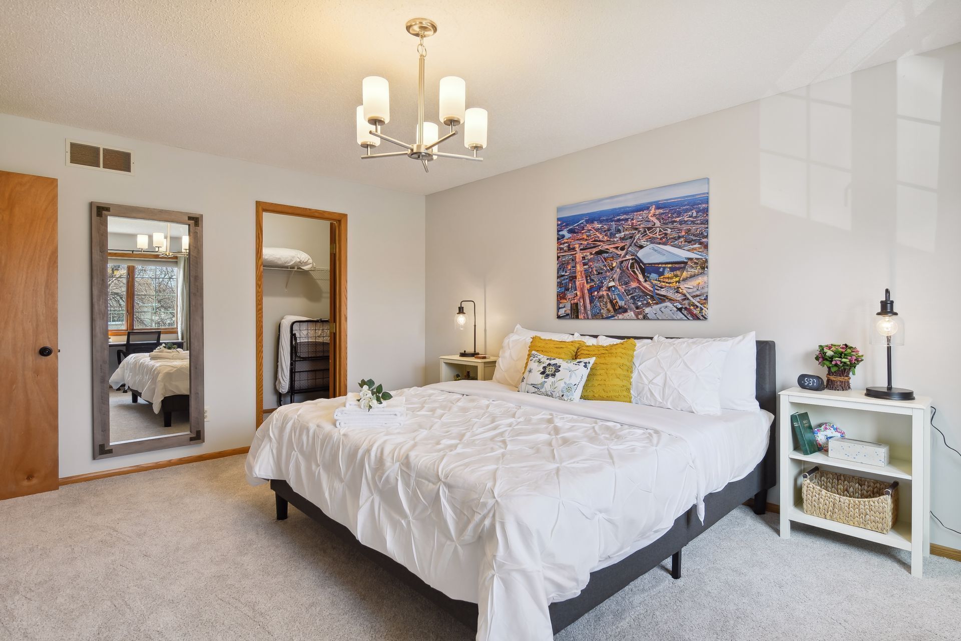 4 chambres, coffres-forts dans les chambres, bureau