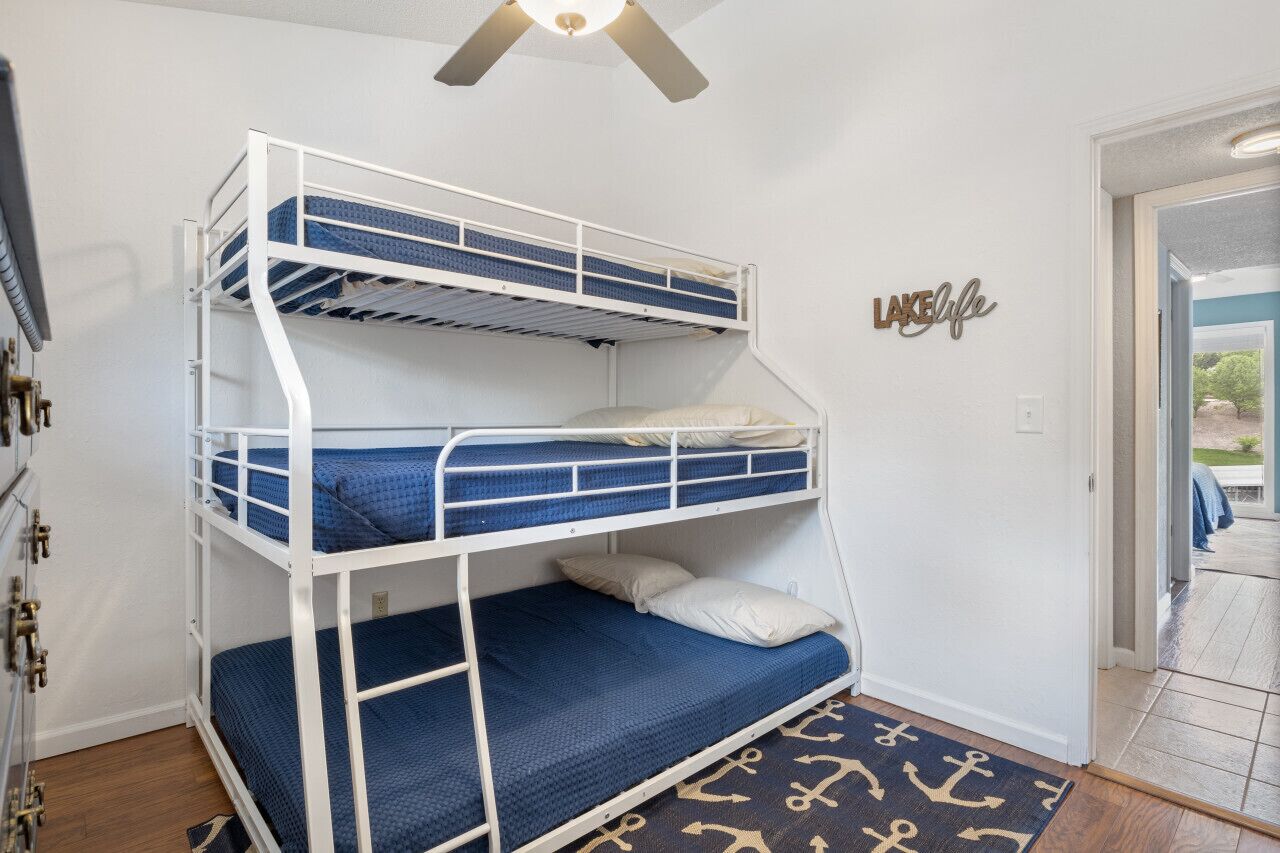 Top Floor Fishing Loft- Waterfront & Indoor Pool!