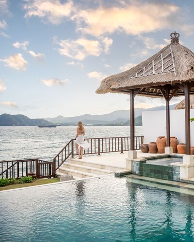 Villa Dahlia Manggis - 4 bed Oceanfront Retreat, with Chef & Butler Candidasa