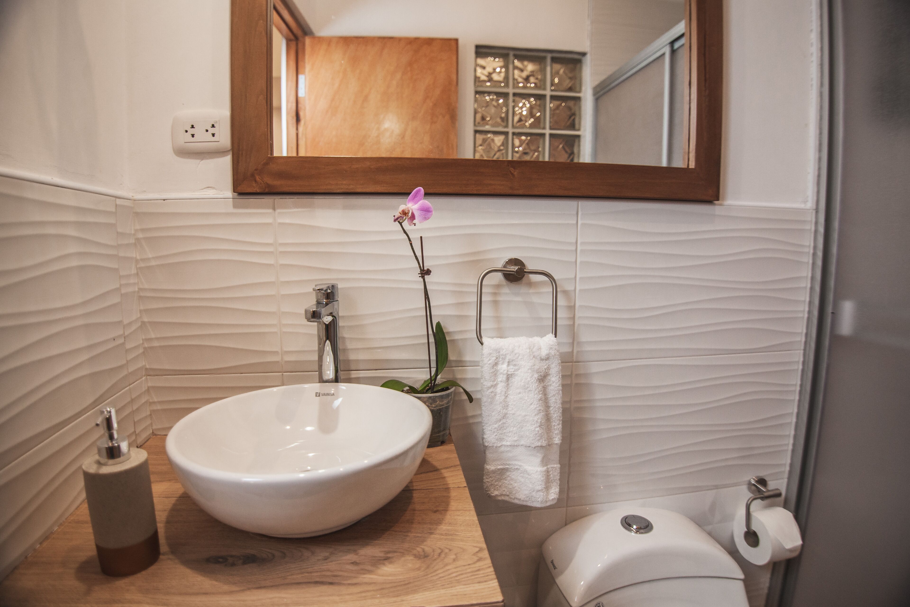 Habitación Premium | Baño | Ducha, cabezal de ducha tipo lluvia, secador de pelo y toallas