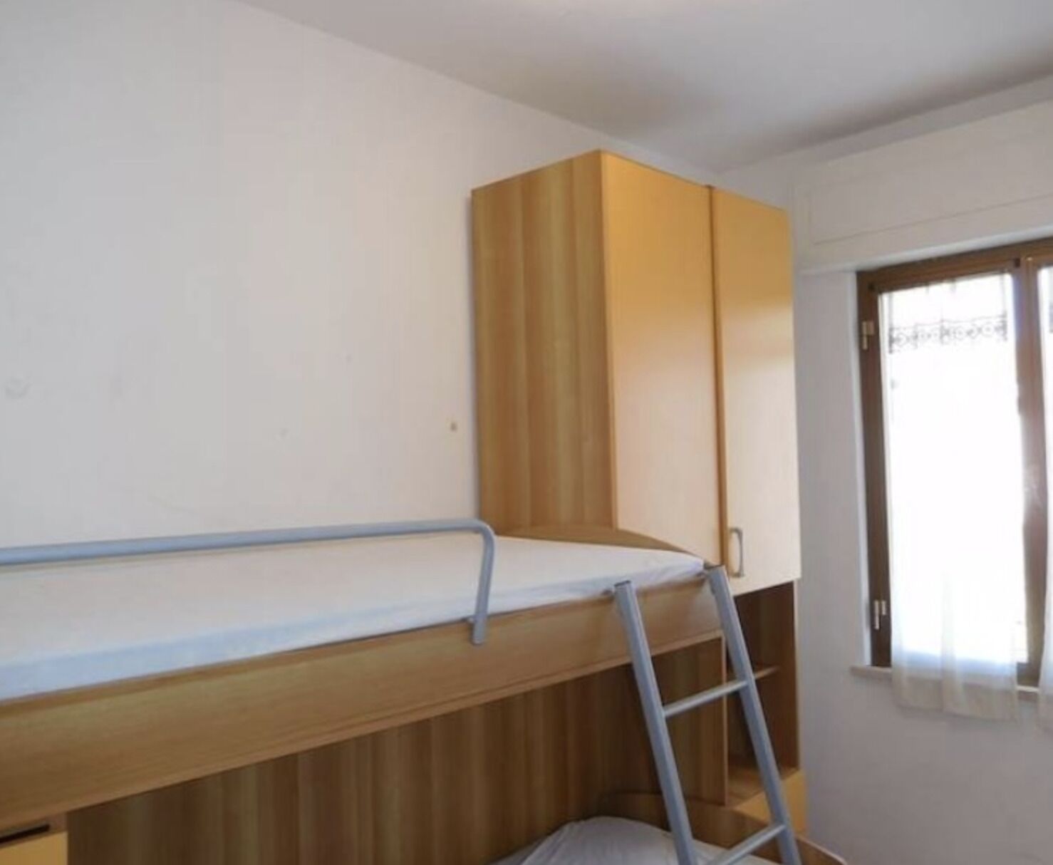 Nice three-room apartment on the sea with free parking