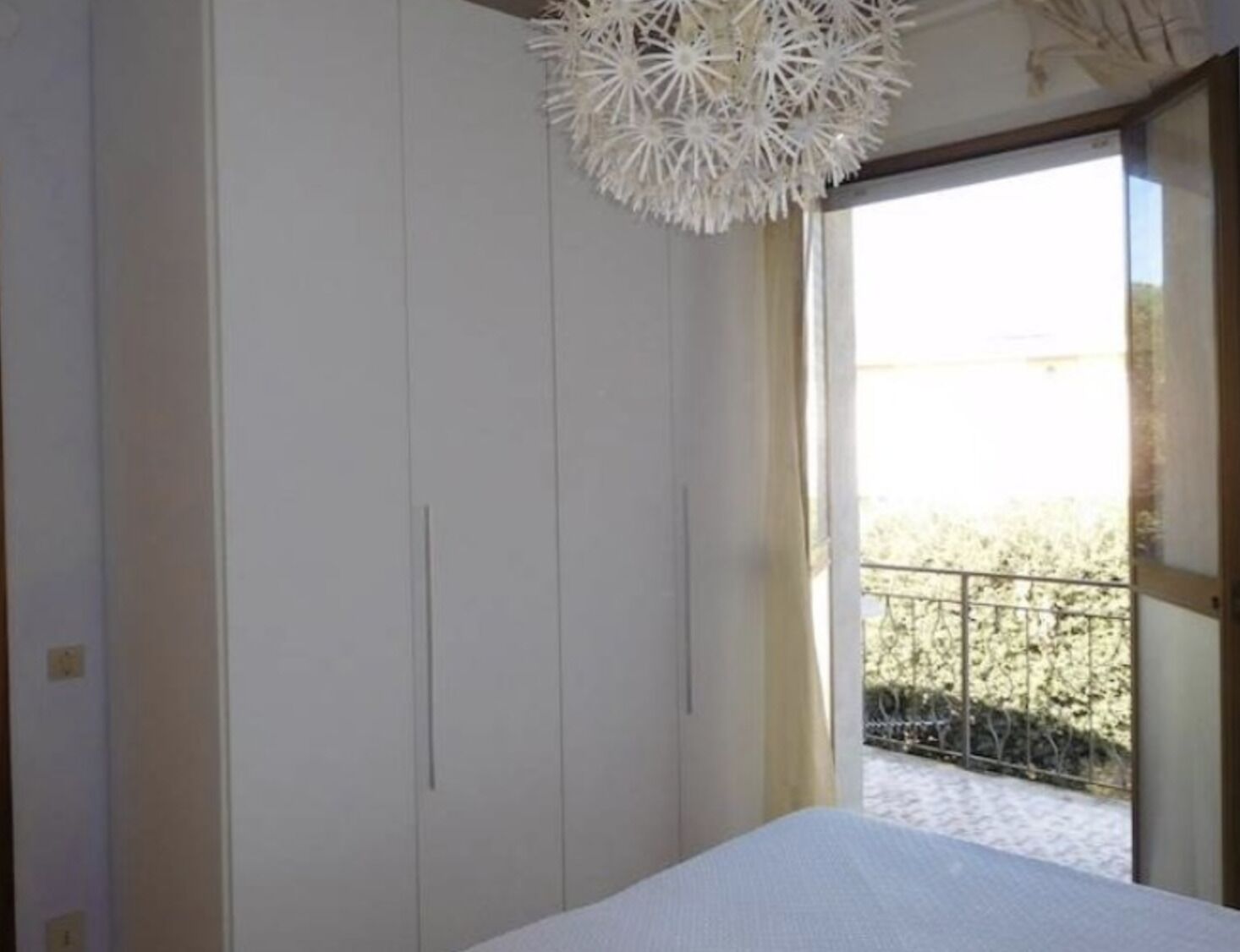 Nice three-room apartment on the sea with free parking