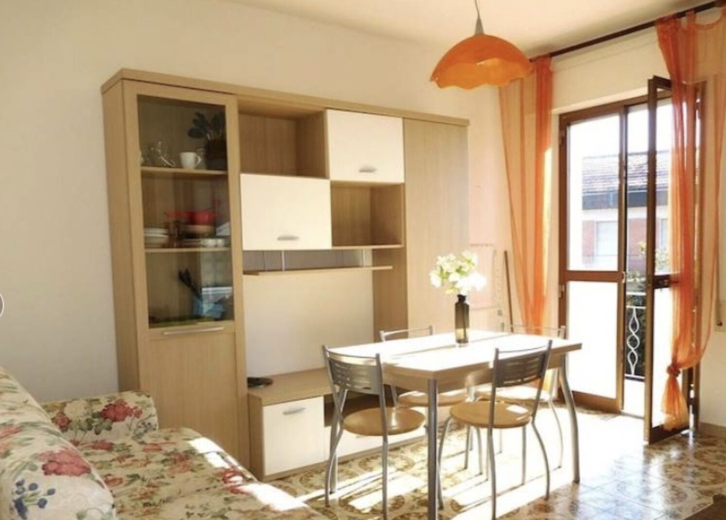 Nice three-room apartment on the sea with free parking
