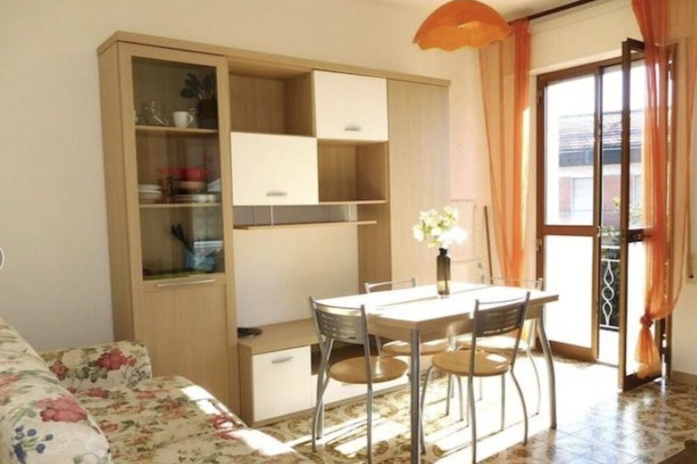 Nice three-room apartment on the sea with free parking