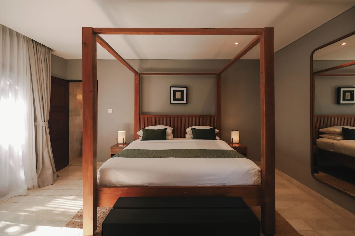 2 phòng ngủ, chăn bông, nệm cao su hoạt tính (memory foam), minibar
