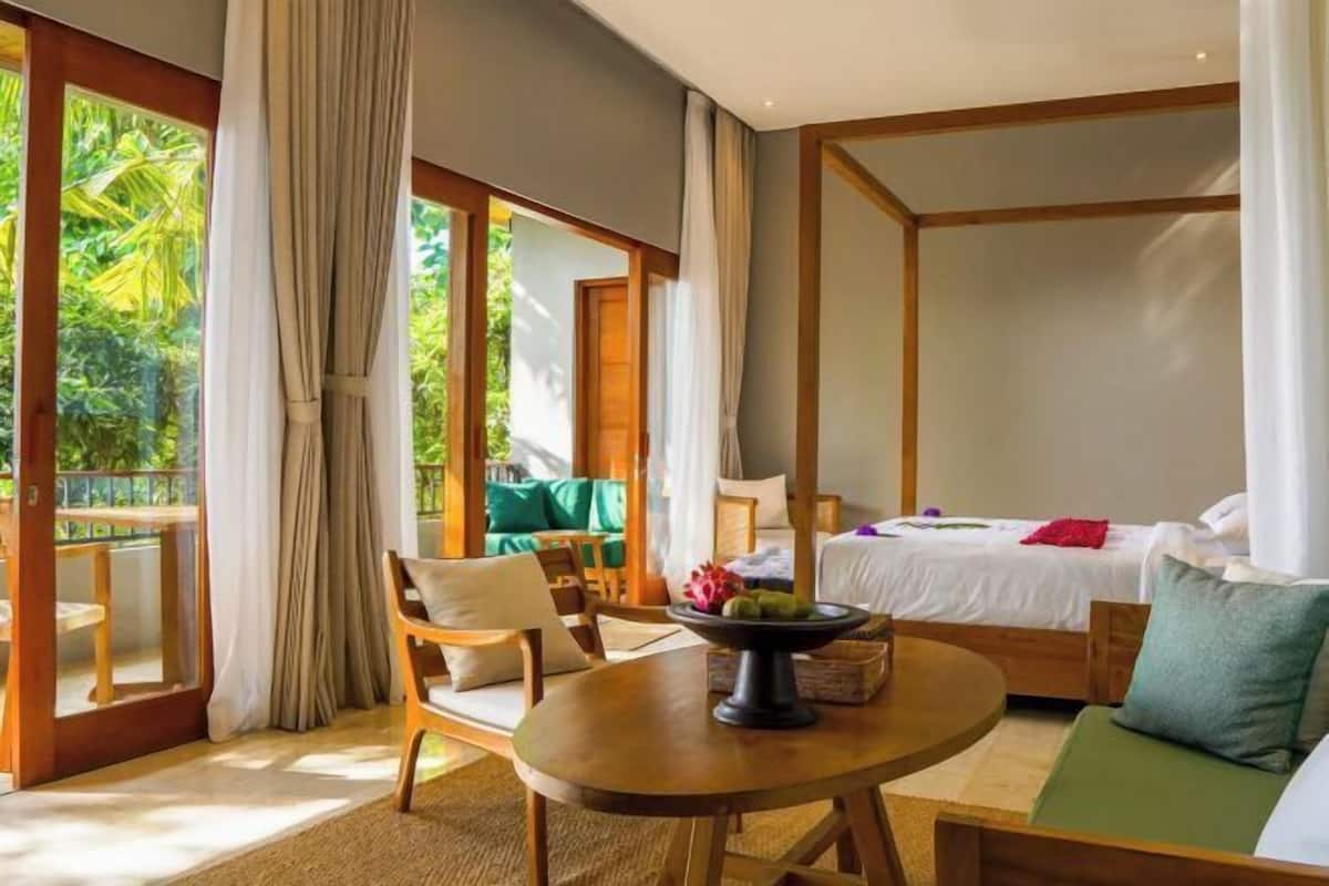 2 bedrooms, down duvets, memory-foam beds, minibar