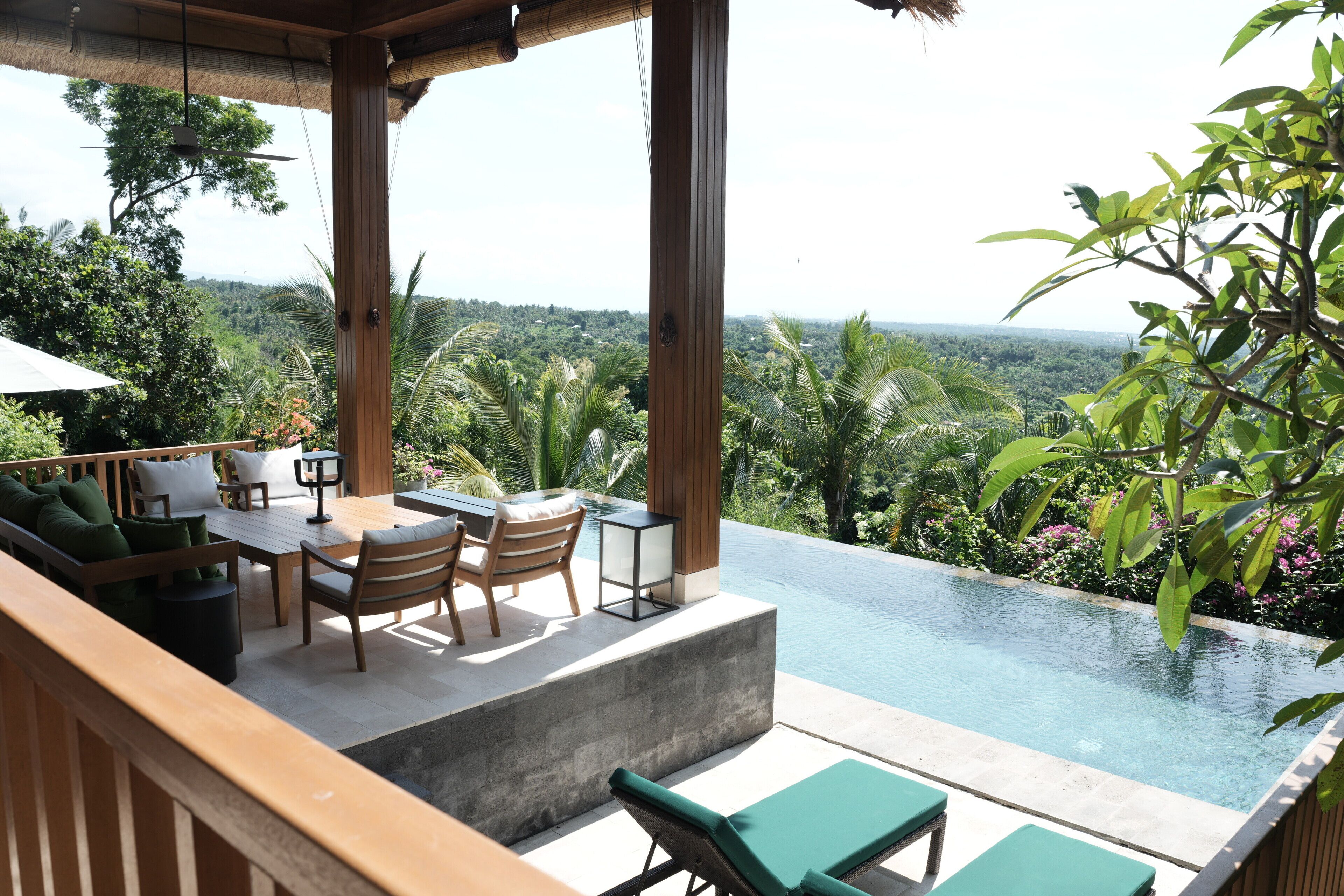 Villa Panoramique | Coin séjour | Télévision LCD de 32 pouces avec chaînes numériques, télévision