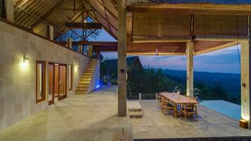 2 bedrooms, down duvets, memory-foam beds, minibar