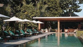 Outdoor pool, pool umbrellas, sun loungers