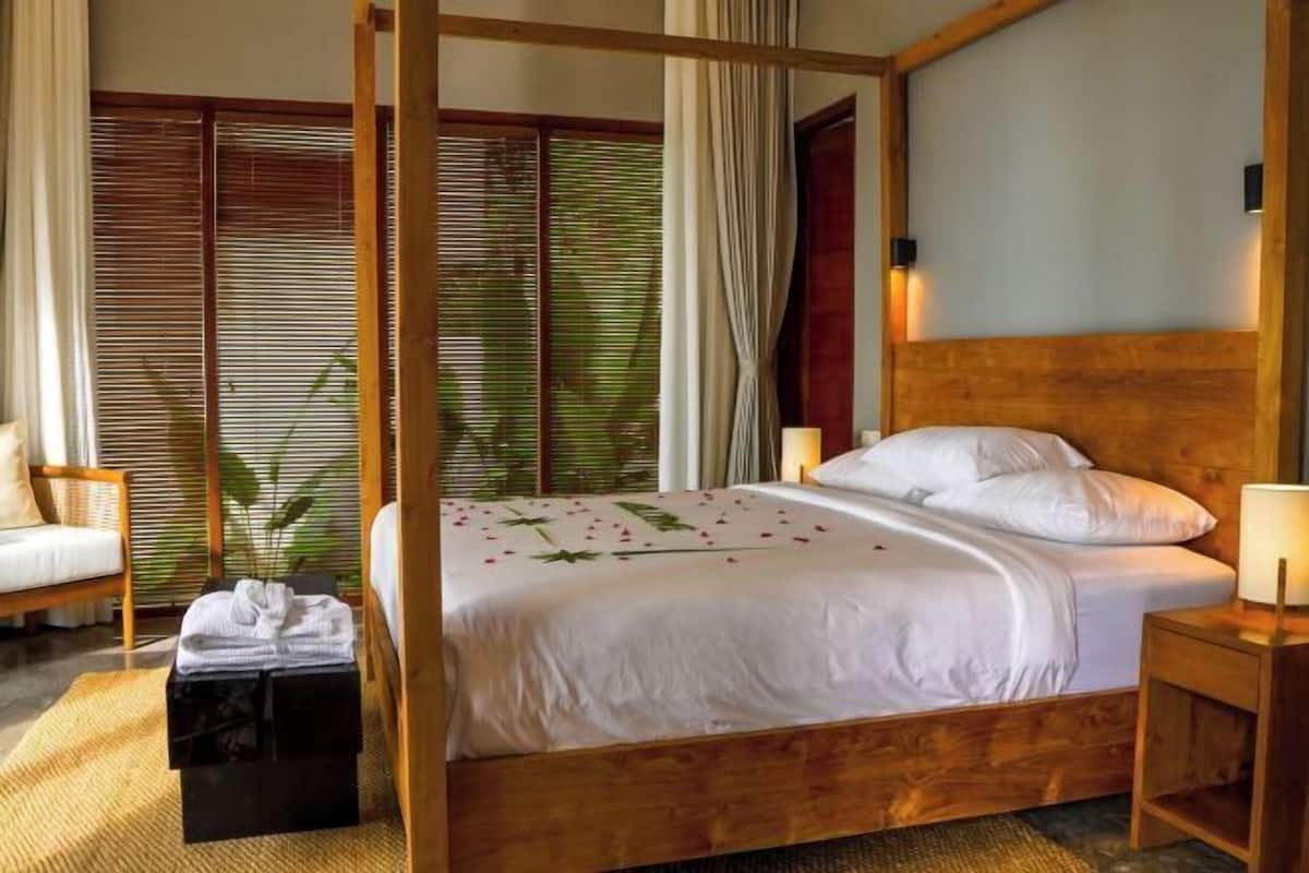 2 bedrooms, down duvets, memory-foam beds, minibar