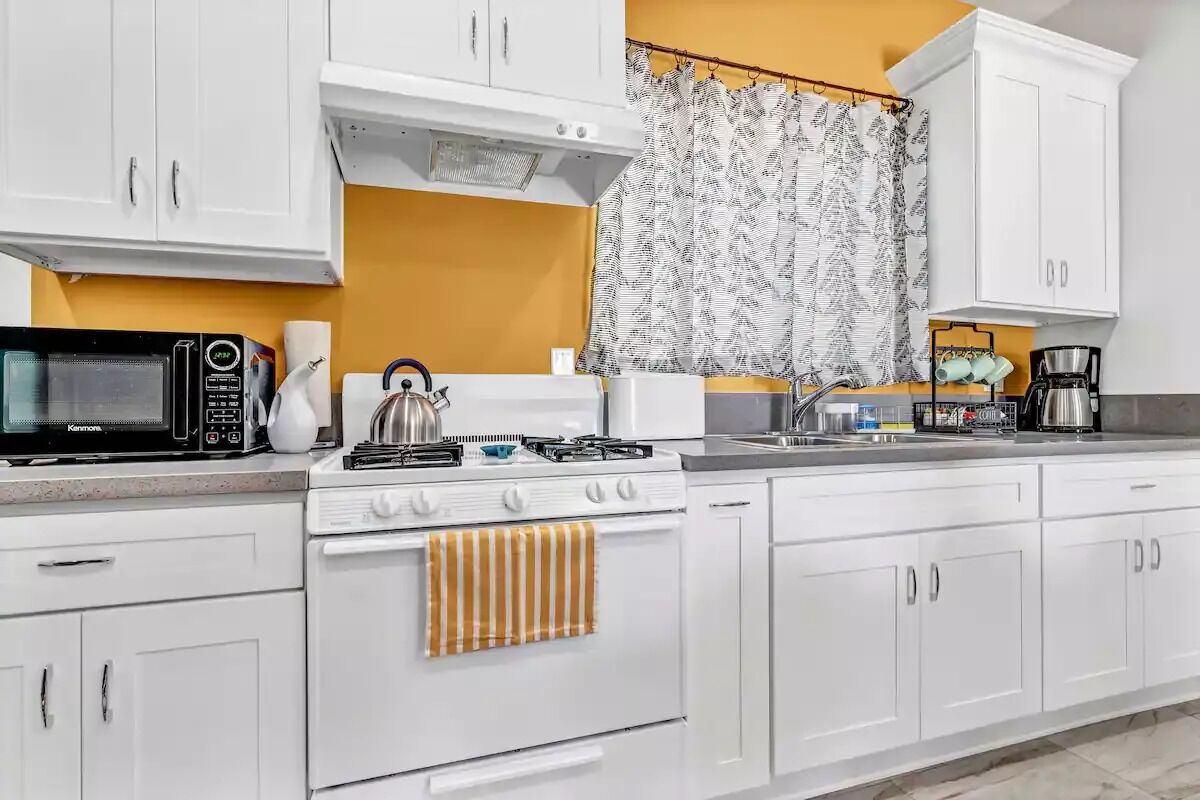 KING Bed FREE Parking 3 FULL Bathrooms Casa Montes Hidden Gem.