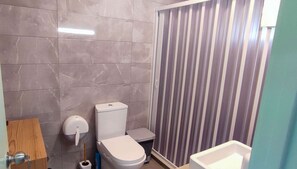 Bruser, hårtørrer, håndklæder