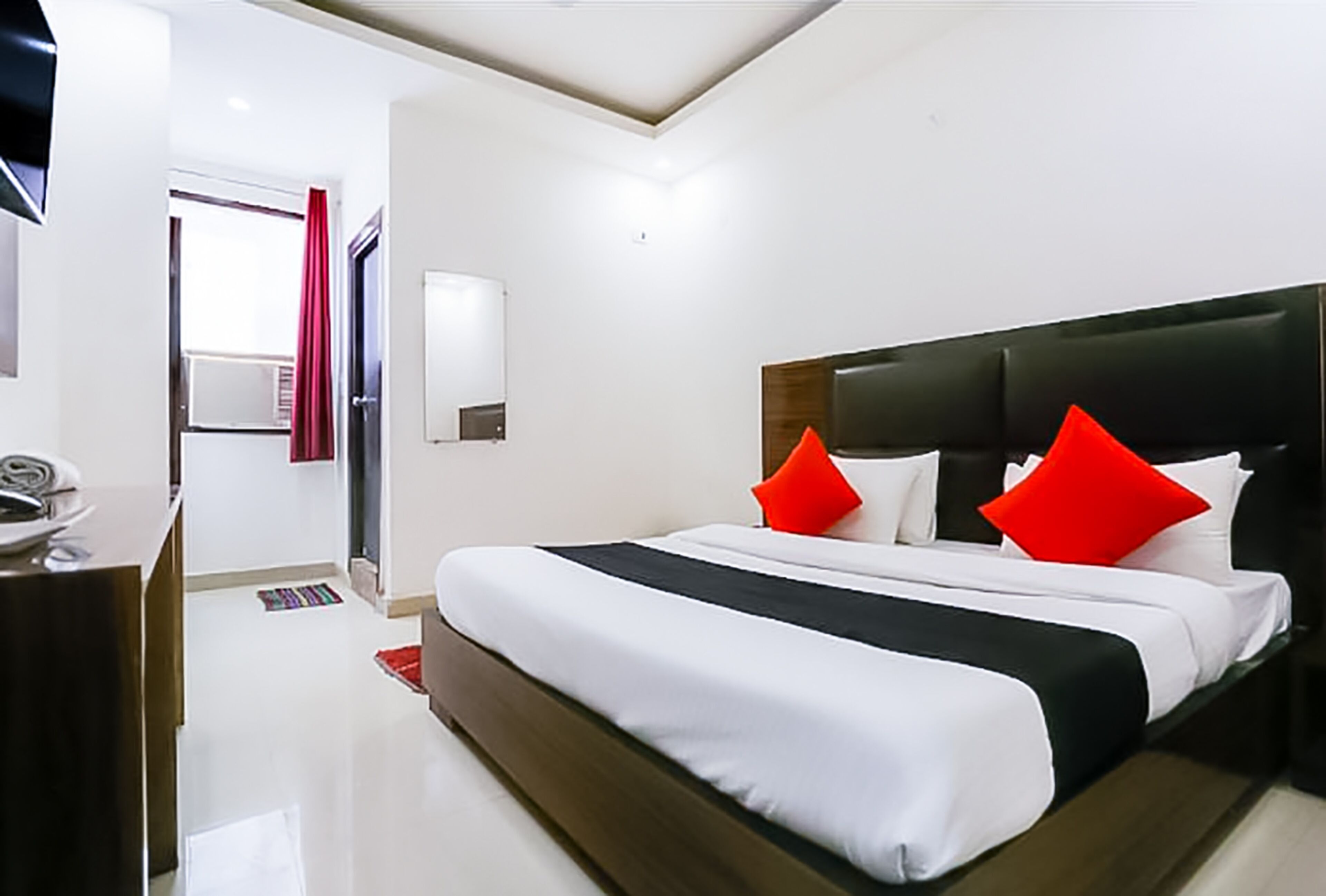 Roomshala 036 Hotel Orlov