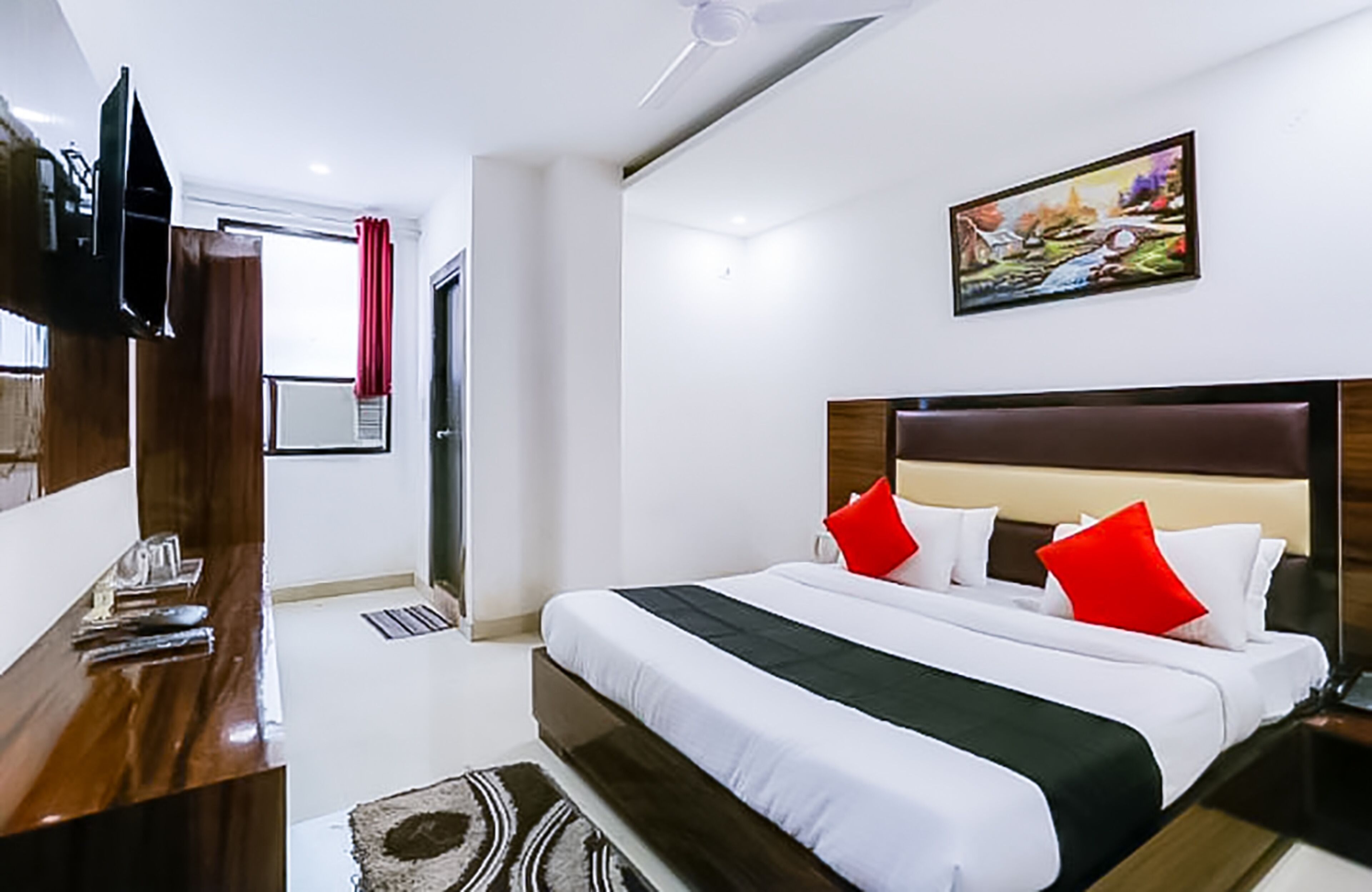 Roomshala 036 Hotel Orlov