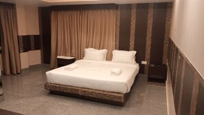 Minibar, soundproofing, free WiFi, bed sheets - Goroomgo Subhashree Gangtok (Gangtok)
