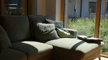 Smart-TV, DVD-Player, Bücher