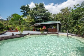 Deluxe Room | Living area | 32-inch flat-screen TV with digital channels