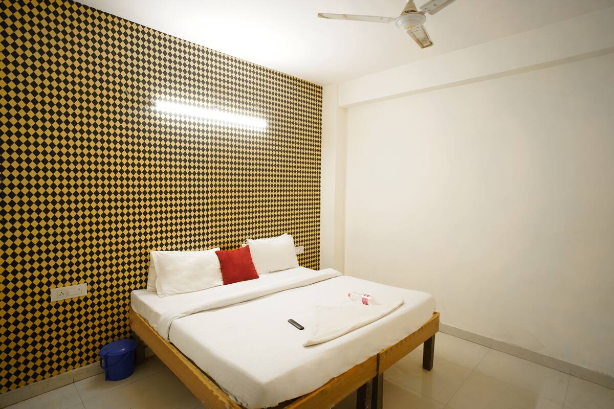 Soundproofing, free WiFi, bed sheets