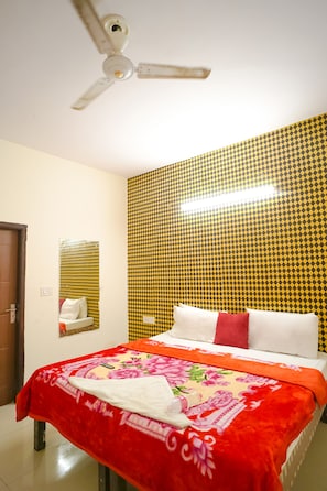 Soundproofing, free WiFi, bed sheets