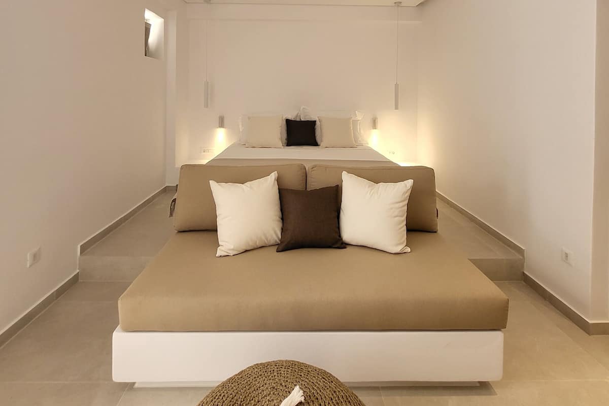 Chambre Triple Standard, 1 grand lit et 1 canapé-lit, véranda, vue mer