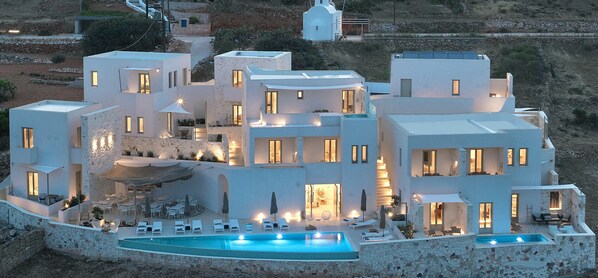 Front of property - ANEMOLETHE (Kimolos)