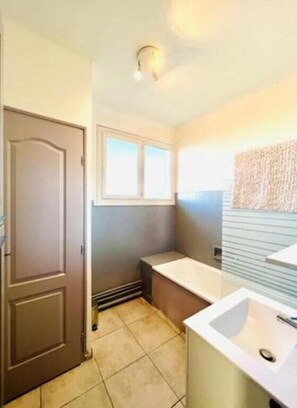 Bathtub, hair dryer, towels