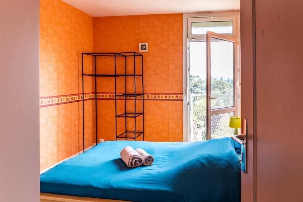 1 chambre, bureau, fer et planche à repasser, Wi-Fi gratuit