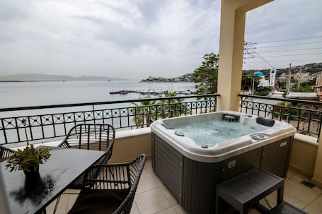 Deluxe Studio Suite | Jetted tub