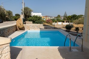 Exterior - Votsalakia Hotel & Luxury Apartments (Salamis)