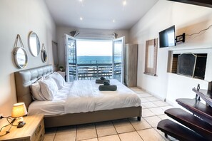 Business-Vierbettzimmer | Individuell dekoriert, laptopgeeigneter Arbeitsplatz