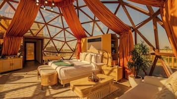 Down duvets, free minibar, free WiFi, bed sheets