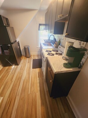 冰箱、微波炉、烤箱、炉灶