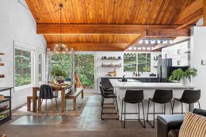Vail Mountain Retreat • Game Room + Fireplace • Near Slopes + Village | Maxwell