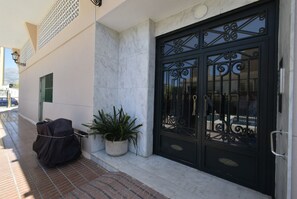 تفاصيل الفندق من الخارج