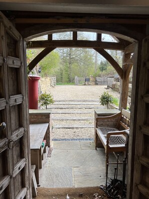 Terrace/patio - Luxury cottage with a view (Cleveley)