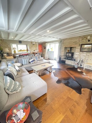 Living area - Luxury cottage with a view (Cleveley)