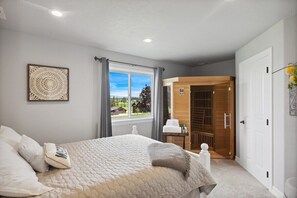 4 室のベッドルーム、デスク、WiFi (無料)、ベッドシーツ