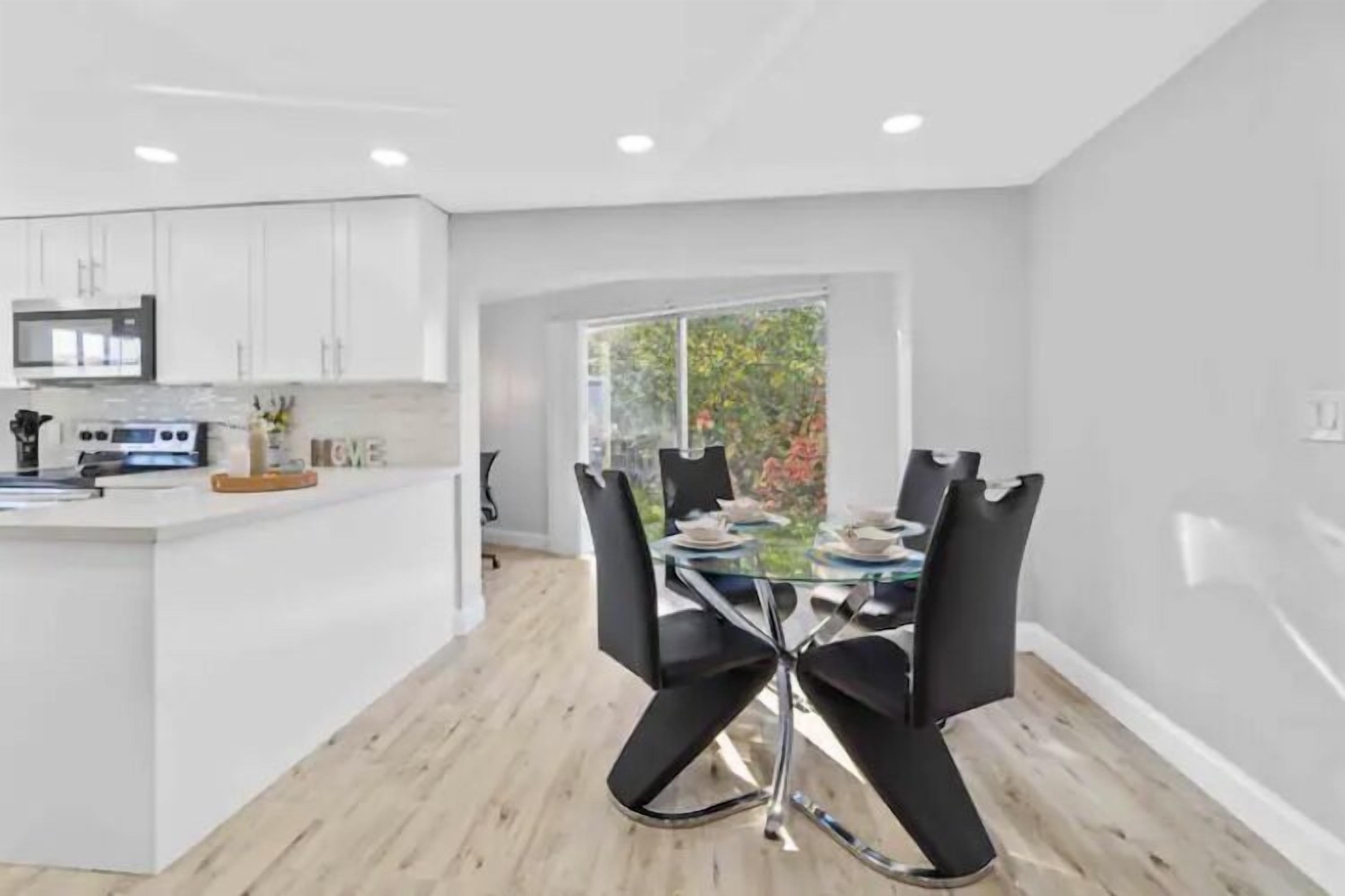 Tranquil Tropical Heated Pool Villa!