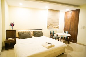 Free daily continental breakfast  - Roomshala 014 Hotel EM (New Delhi)