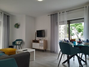 Dining - T2 Vista Atlantica 50 m from the beach (Quarteira)