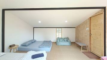 Basic Room, Multiple Beds, Bathtub, Canal View | Individually decorated, individually furnished, bed sheets