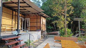 Basic Room, Multiple Beds, Bathtub, Canal View | Living area - maepaihomestay (Thai Mueang)