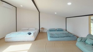 Basic Room, Multiple Beds, Bathtub, Canal View | Individually decorated, individually furnished, bed sheets - maepaihomestay (Thai Mueang)