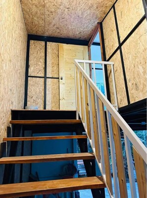 Basic Room, Multiple Beds, Bathtub, Canal View | 1 bedroom, individually decorated, individually furnished, bed sheets