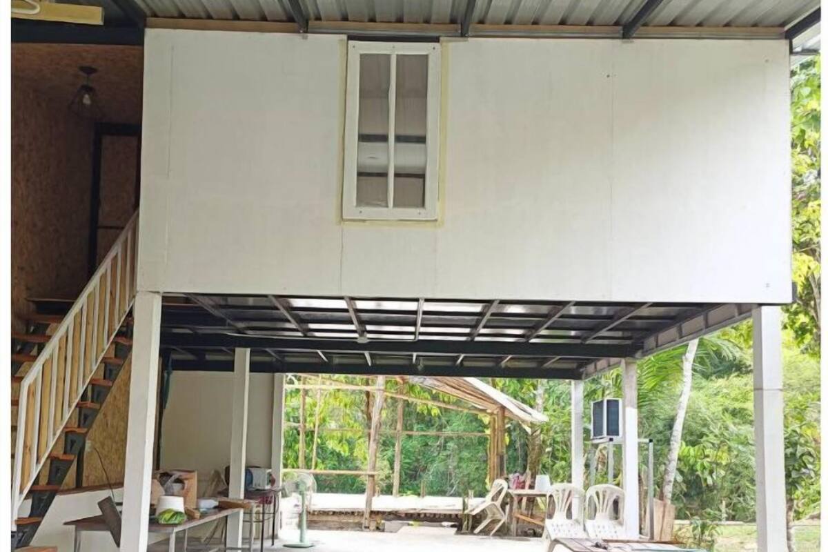 Habitación básica, varias camas, bañera, vistas al canal | Exterior