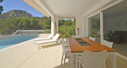 Villa Carritx, modern swimingpool house near the sea in Mallorca