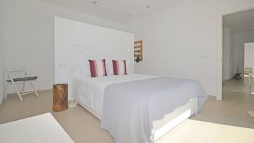 4 slaapkamers, een strijkplank/strijkijzer, gratis wifi, beddengoed